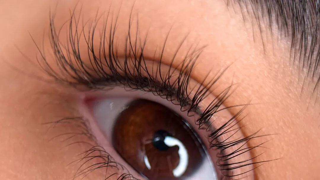 Subtle lash line enhancement result by Elina