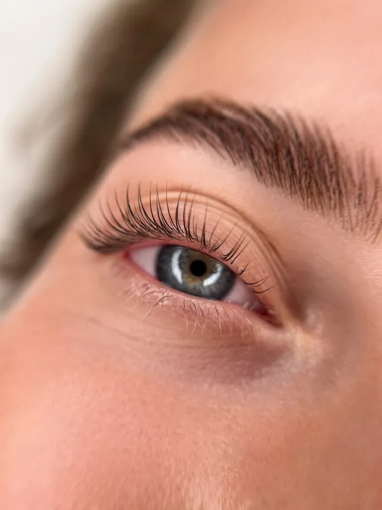 Close-up of lifted natural lashes after a lash lift and tint by Elina